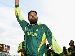 Photos: आलू कहने पर चिढ़ गए इंजमाम उल हक, बैट लेकर फैन को मारने दौड़े, 45 मिनट तक बंद रहा खेल