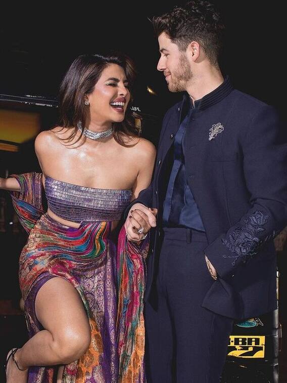 Priyanka Chopra Poses With Nick Jonas As She Enjoys An Auto Ride