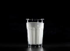 Milk Tips: দুধের গুণ মিলছে? নাকি রান্নার আঁচেই হারিয়ে যাচ্ছে সব পুষ্টি? বুঝবেন কীভাবে?