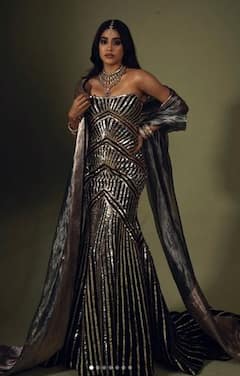 Janhvi Kapoor: ਬਲੈਕ ਮਰਮੇਡ ਲੁੱਕ ਨਾਲ ਪ੍ਰਸ਼ੰਸਕਾਂ ਦੇ ਦਿਲਾਂ 'ਤੇ ਛੁਰਾ ਚਲਾ ਰਹੀ ਹੈ ਜਾਹਨਵੀ ਕਪੂਰ, ਤਸਵੀਰਾਂ ਦੇਖ ਕੇ ਹੋ ਜਾਓਗੇ ਹੈਰਾਨ