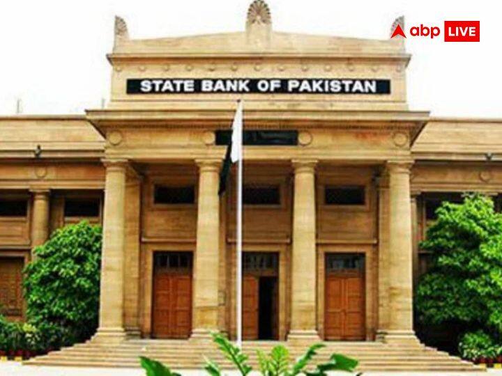 Pakistan Central Bank State Bank Of Pakistan Hikes key rate to record 21% to curb High inflation Pakistan Hikes Interest Rates: पाकिस्तान के केंद्रीय बैंक ने कमरतोड़ महंगाई पर लगाम लगाने के लिए और महंगा किया कर्ज, 21% हुआ ब्याज दर