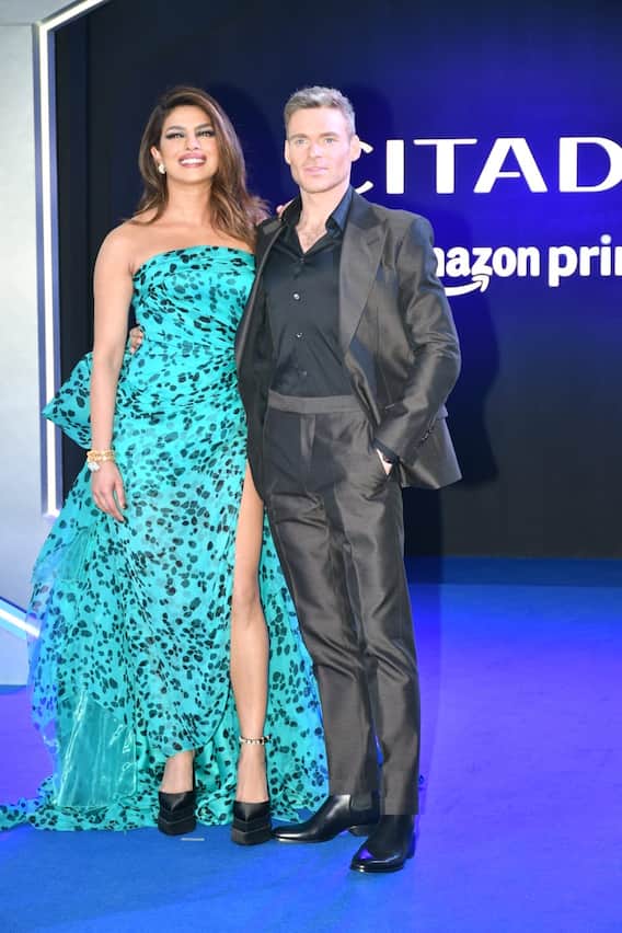 प्रीमियर नाइट में अपने हीरो को जुबान चिढ़ाती दिखीं Priyanka Chopra, लुक छोड़िए ये फोटोज़ देखकर हंसी आ जाएगी!