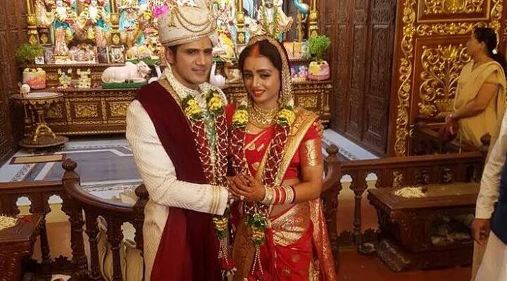 अगर हम पारुल चौहान की निजी जिंदगी की बात करें तो आपको बता दें कि उन्होंने 2018 में चिराग ठक्कर के साथ शादी कर ली थी.  एक्ट्रेस की शादी की तस्वीरें भी काफी सुर्खियों में रही थी.