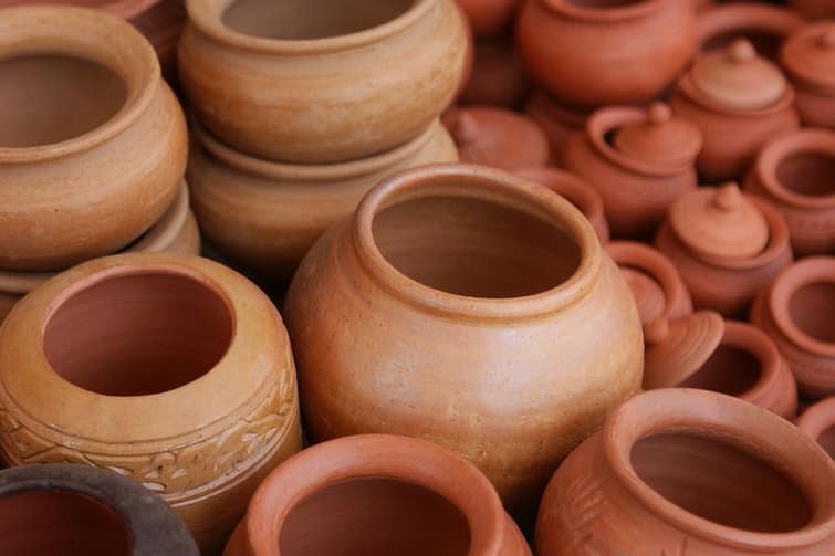 Cooking food in clay pots is best, non-stick is the most dangerous, NIN released guidelines માટીના વાસણોમાં ખોરાક રાંધવો શ્રેષ્ઠ, નોન-સ્ટીક છે સૌથી વધુ જોખમી, NIN એ બહાર પાડી ગાઈડલાઈન