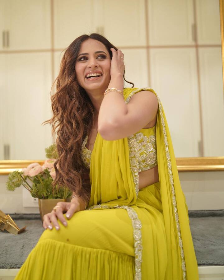 छोटे पर्दे के बाद पंजाबी फिल्मों में अपनी दमदार एक्टिंग से सभी को इंप्रेस करने वाली एक्ट्रेस सरगुन मेहता हर ऑउटफिट में बेहद कमाल लगती हैं