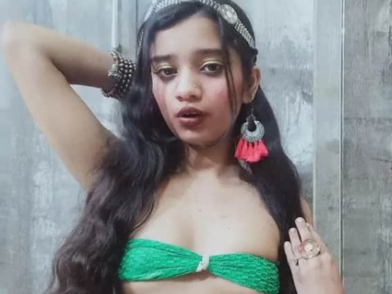 Delhi Metro Girl: दिल्ली मेट्रो में दिखीं 'उर्फी जावेद', लोगों के उड़ गए होश, आप भी देखें अनदेखी तस्वीरें Delhi Metro Girl: दिल्ली मेट्रो में दिखीं 'उर्फी जावेद', लोगों के उड़ गए होश, आप भी देखें अनदेखी तस्वीरें