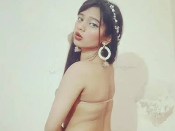 Delhi Metro Girl: दिल्ली मेट्रो में दिखीं 'उर्फी जावेद', लोगों के उड़ गए होश, आप भी देखें अनदेखी तस्वीरें Delhi Metro Girl: दिल्ली मेट्रो में दिखीं 'उर्फी जावेद', लोगों के उड़ गए होश, आप भी देखें अनदेखी तस्वीरें