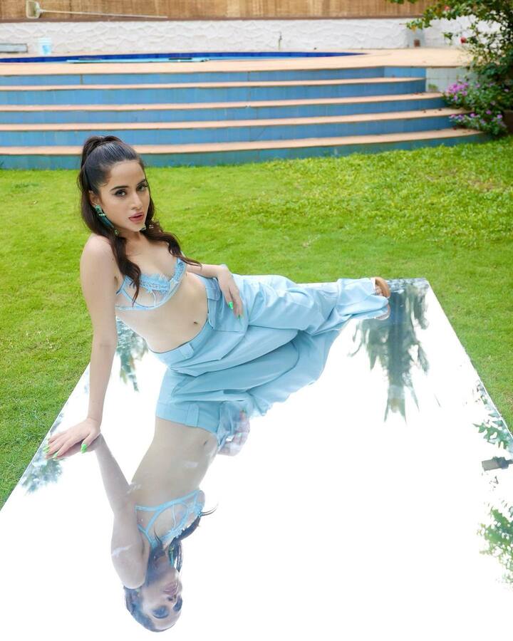 आलम ये है कि उर्फी जावेद की लेटेस्ट तस्वीरें सोशल मीडिया पर काफी तेजी से वायरल हो रही हैं.
