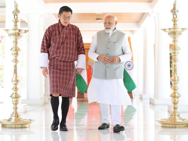 Bhutan King Meeting With PM Modi: भूटान नरेश  नरेश जिग्मे खेसर नामग्याल वांगचुक सोमवार (3 अप्रैल) से भारत के आधाकारिक दौरे पर हैं. इस दौरान उन्होंने प्रधानमंत्री नरेंद्र मोदी से मुलाकात की.