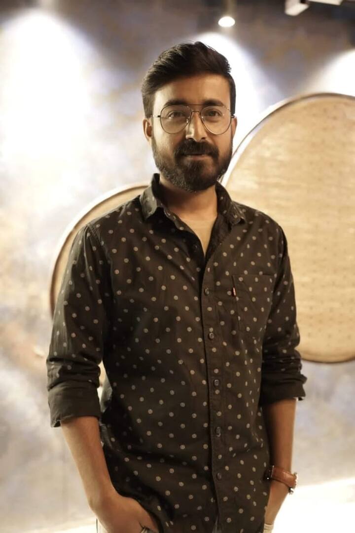 একদিন রাতে হুট করেই কুশলের বাড়িতে এক ব্যক্তির আগমন ঘটে। ওই ব্যক্তি নিজের পরিচয় দেয়।