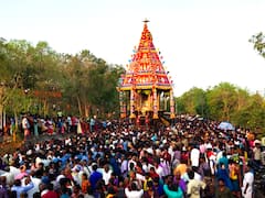 மயிலம் முருகன் கோயில் பங்குனி உத்திர தேரோட்டம் - வடம் பிடித்து இழுத்து பக்தர்கள் வழிபாடு