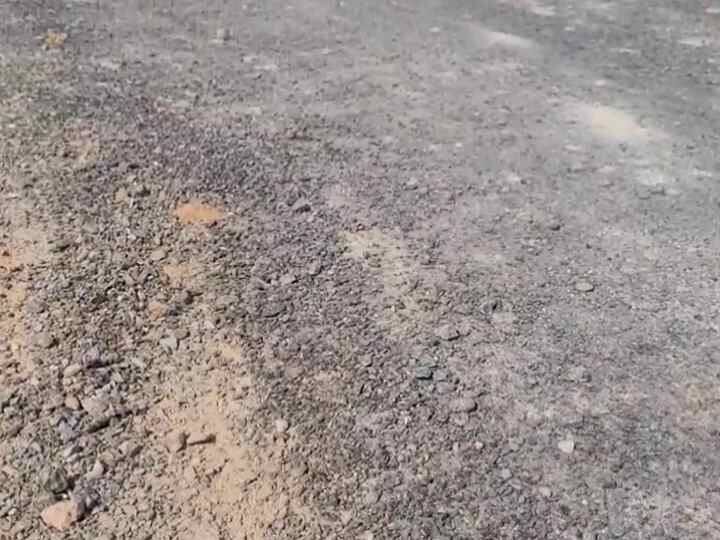 Ghazipur Villagers uprooted Road after stumbling built 7 days ago ANN Ghazipur News: 7 दिन पहले बनाई गई थी सड़क, ग्रामीणों ने ठोकर मारकर उखाड़ी, मरम्मत के बाद भी नहीं कोई बदलाव