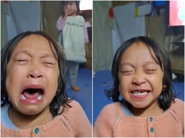 For 50 rupees the girl acted crying and tears came out of her eyes VIDEO: 50 रुपये के लिए बच्ची ने किया रोने का नाटक, इस एक्टिंग के सामने बड़े-बड़े एक्टर हैं फेल
