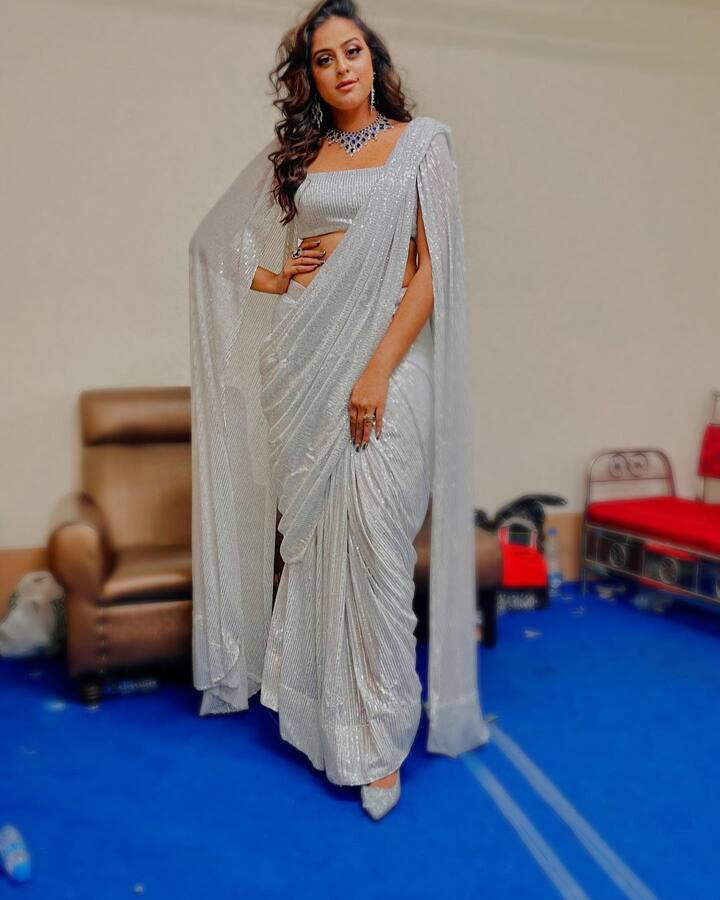 आपने अक्सर कई अभिनेत्रियों को यह बोलते हुए जरूर सुना होगा कि फलाना डायरेक्टर ने फलाना हीरोइन को फिल्मों से निकाल दिया. इसकी वजह यामिनी सिंह ने खुलकर बताई है.