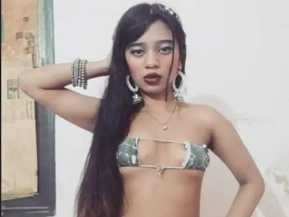 Delhi Metro Girl: दिल्ली मेट्रो में दिखीं 'उर्फी जावेद', लोगों के उड़ गए होश, आप भी देखें अनदेखी तस्वीरें Delhi Metro Girl: दिल्ली मेट्रो में दिखीं 'उर्फी जावेद', लोगों के उड़ गए होश, आप भी देखें अनदेखी तस्वीरें