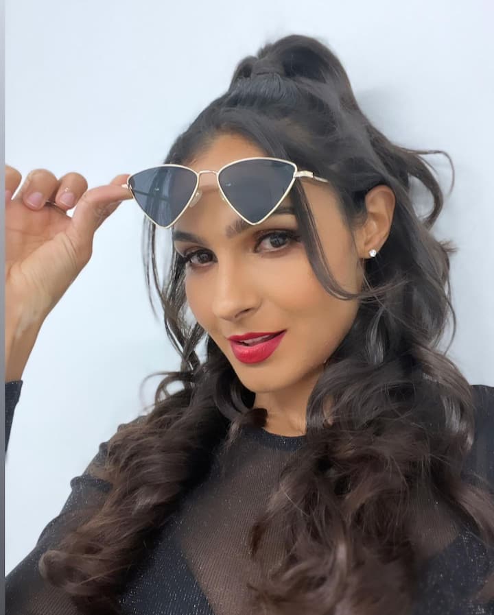 கோலிவுட் வட்டாரத்தில் பிரபலமான நடிகையாகவும் பாடகியாகவும் திகழ்பவர், ஆண்ட்ரியா.