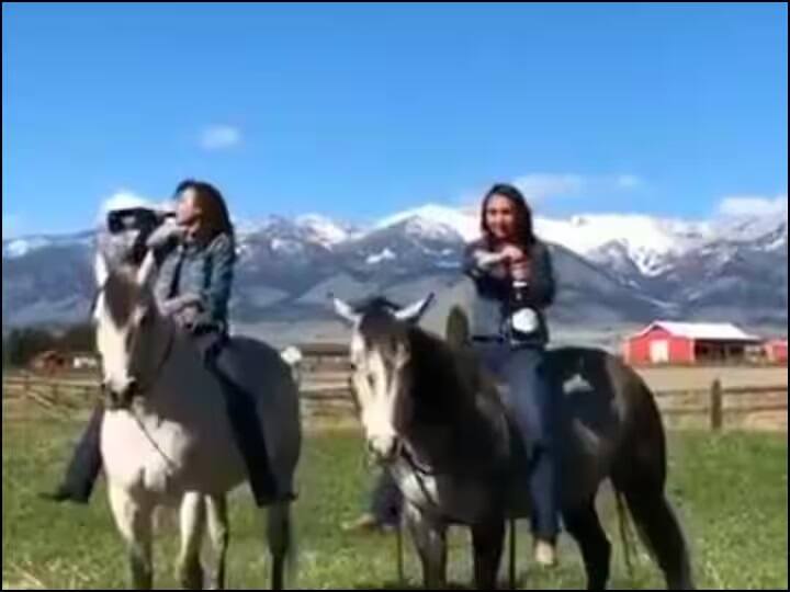 Video: girls was partying while sitting on a horse , What happened next will make you laugh Watch: ઘોડા પર બેસીને પાપાની પરીઓ કરી રહી હતી પાર્ટી, અને પછી જે થયું.. Video