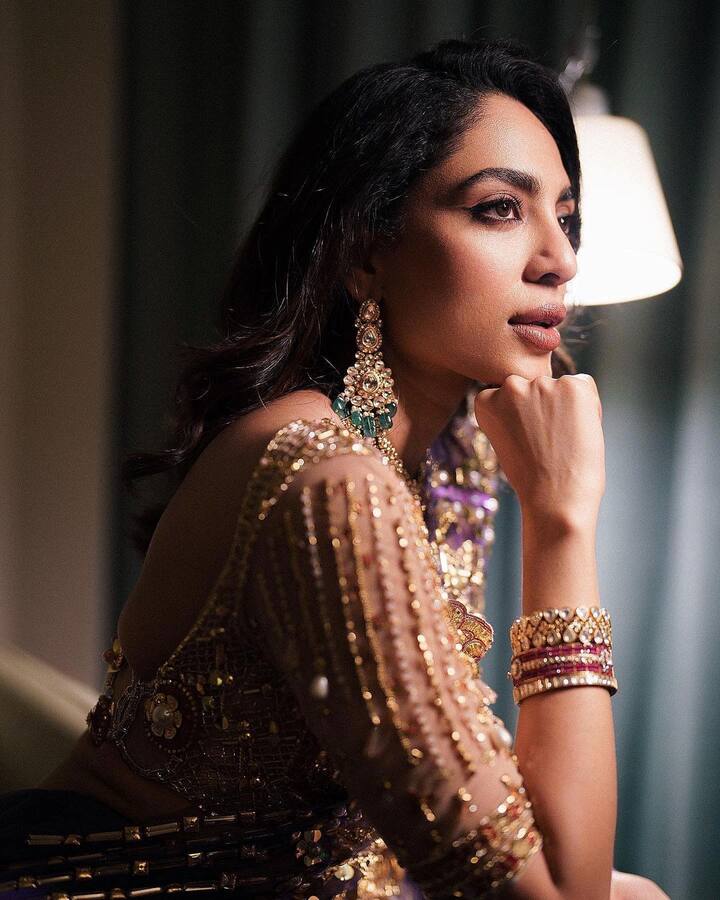 She also accessorized her look with matching earrings and bangles. (Image Source: Instagram/Sobhita Dhulipala)
