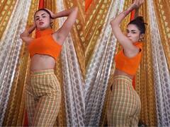 Avneet Kaur Latest Photos: ऑरेंज कलर के क्रॉप टॉप में अवनीत कौर ने दिए ऐसे-ऐसे पोज, अटक गईं देखने वालों की नजरें