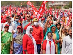 Farmers, Trade Unions Take Out Rally Against Centre's Policies In Delhi's Ram Leela Maidan. IN PICS
