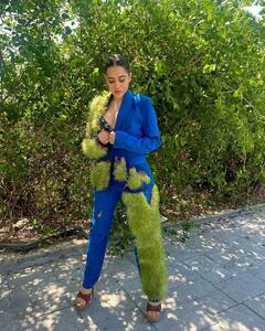 Uorfi Javed Latest Photos: उर्फी जावेद पर फिर चढ़ा अतरंगी बुखार, अब कपड़े पर उगा दी घास, ट्रोलर्स बोले- 'गाय से बचकर...'