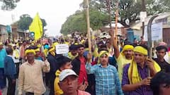 একাধিক দাবিতে ফের পথে আদিবাসী কুড়মি সমাজ, রেললাইনে বসে স্লোগান, ধামসা-মাদল নিয়ে গান