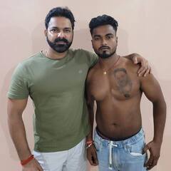 Bhojpuri News: आसान नहीं था Pawan Singh का बचपन, पढ़ाई छोड़ स्टेज शो के लिए साइकिल पर करते थे सफर