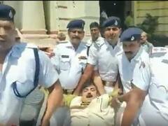 Watch: सड़क से लेकर सदन तक हंगामा, स्पीकर ने बीजेपी विधायक जीवेश मिश्रा को किया सदन से बाहर