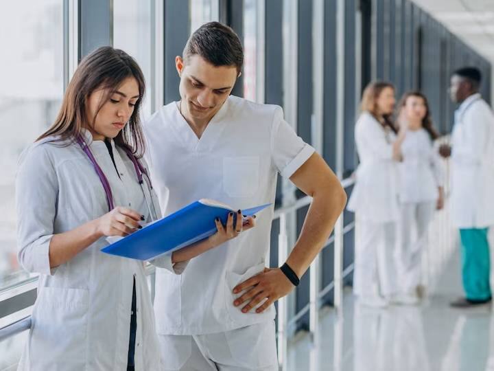 मेडिकल स्टूडेंट्स में बढ़ रहा स्ट्रेस, 5 साल में 358 विद्यार्थी कर चुके हैं सुसाइड Many medical students under stress study मेडिकल स्टूडेंट्स में बढ़ रहा स्ट्रेस, 5 साल में 358 विद्यार्थी कर चुके हैं सुसाइड