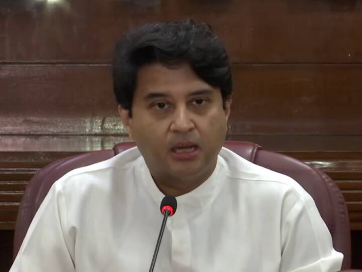 Congress On Scindia: 'हमारे नहीं हुए तो...', ज्योतिरादित्य सिंधिया ने राहुल गांधी पर बोला हमला तो भड़की कांग्रेस ने पीएम मोदी से कर डाली ये अपील Congress Slams Jyotiraditya Scindia Appealing PM Modi Beware Of Man Who Did Not Stay Loyal to His Former Party Congress On Scindia: 'हमारे नहीं हुए तो...', ज्योतिरादित्य सिंधिया ने राहुल गांधी पर बोला हमला तो भड़की कांग्रेस ने पीएम मोदी से कर डाली ये अपील