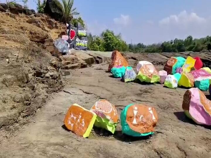 सातासमुद्रपार गेलेली वारली चित्रकला या दगडांवर साकारण्यात आली असून यामुळे येथील पर्यटनाला चालना मिळून स्थानिक तरुणांना ही रोजगार मिळेल, असा विश्वास येथील तरुणांकडून व्यक्त करण्यात येत आहे.