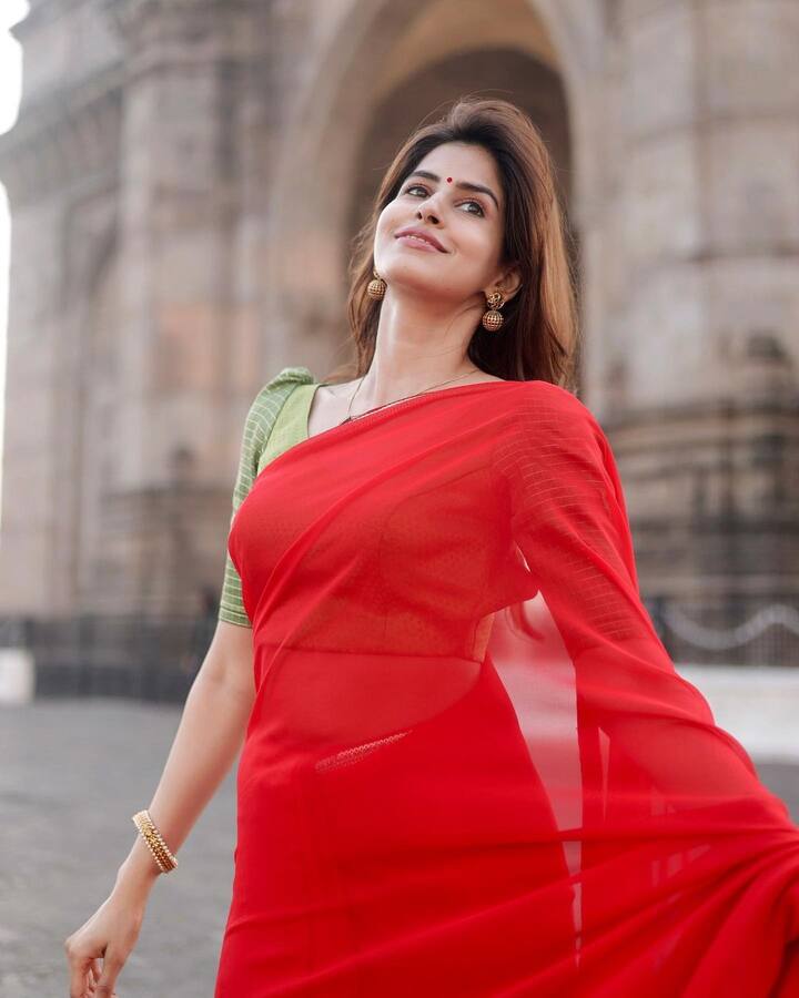 સાક્ષી મલિક માત્ર દર્શકો પાસેથી અપાર પ્રેમ જ નથી મેળવી રહી, પરંતુ અભિનેત્રી ઘણી સંપત્તિ અને ખ્યાતિ પણ કમાઈ રહી છે. હાલમાં જ સાક્ષી મલિક ઈટાલીમાં વેકેશન એન્જોય કરતી જોવા મળી હતી.