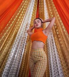 Avneet Kaur Latest Photos: ऑरेंज कलर के क्रॉप टॉप में अवनीत कौर ने दिए ऐसे-ऐसे पोज, अटक गईं देखने वालों की नजरें