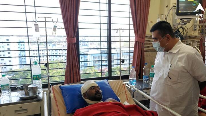 এদিন রামনবমীর মিছিলে আক্রান্তকে দেখতে PG হাসপাতালে যান শুভেন্দু অধিকারী। ট্যুইটে ছবি আপলোড করে ভিডিও দিয়ে শুভেন্দু বলেছেন, তিনি পিজি হাসপাতালে এদিন বিজয় মালিকে দেখতে গিয়েছিলেন। যিনি রিষড়ায় রামনবমীর মিছিলে যোগদান করে পরে দুষ্কৃতী দ্বারা আক্রান্ত হন। তবে আক্রান্তর শারীরিক অবস্থা খুব একটা ভাল নয় বলে জানিয়েছেন বিরোধী দলনেতা।