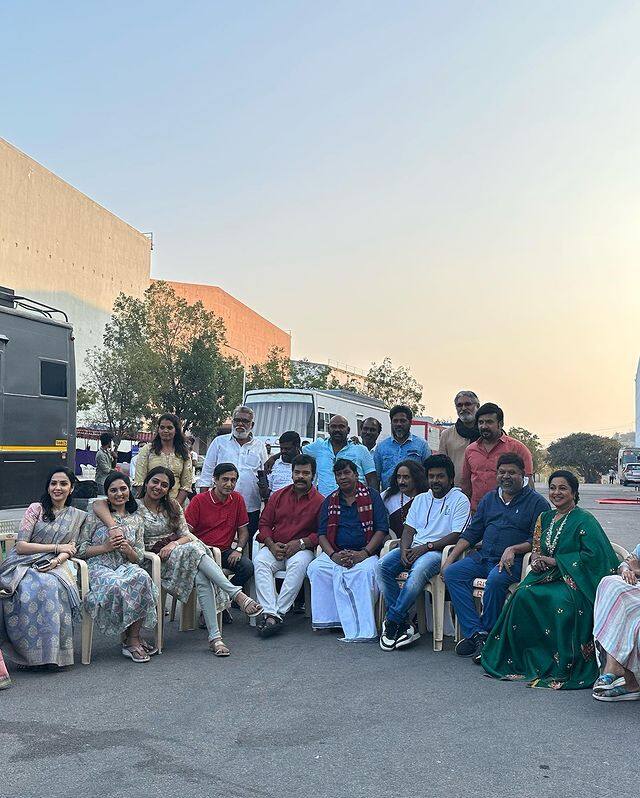 இப்போது பல படங்களில் துணை கதாபாத்திரமாக நடித்து வருகிறார். சமீபத்தில், சந்திரமுகி இரண்டாம் பாகத்தின் குழுவினருடன் எடுத்த புகைப்படத்தை அவரின் இன்ஸ்டா பக்கத்தில் பகிர்ந்து இருந்தார்.