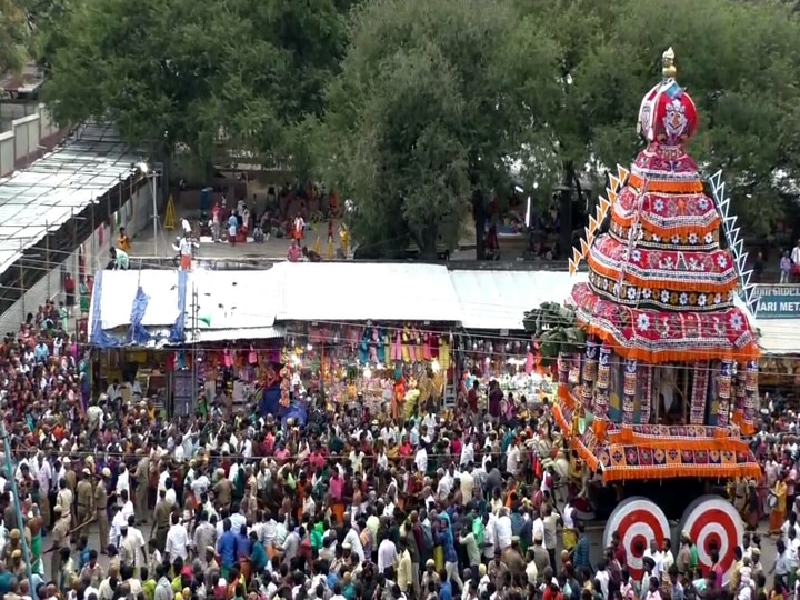 விண்ணை பிளந்த அரோகரா கோஷம்....பழனியில் வெகு விமரிசையாக நடந்த  பங்குனி உத்திரம் தேரோட்டம்