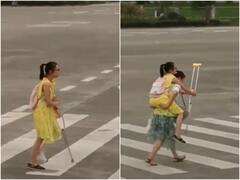 बैसाखी के सहारे सड़क पार कर रही थी लड़की, सिग्नल ग्रीन होने पर महिला ने की मदद