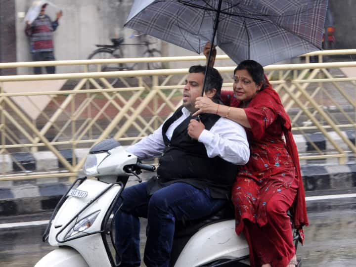 Weather Update: बारिश और आंधी से गिरा पारा, कहीं ओले-कहीं जमकर बरसेंगे बादल, पढ़ें उत्तर भारत में कैसा रहेगा मौसम Weather Update Today 5th April 2023 Arunachal, Ladakh In For Thunderstorms Hailstorms Sikkim Jammu Kashmir rainfall alert Weather Update: बारिश और आंधी से गिरा पारा, कहीं ओले-कहीं जमकर बरसेंगे बादल, पढ़ें उत्तर भारत में कैसा रहेगा मौसम