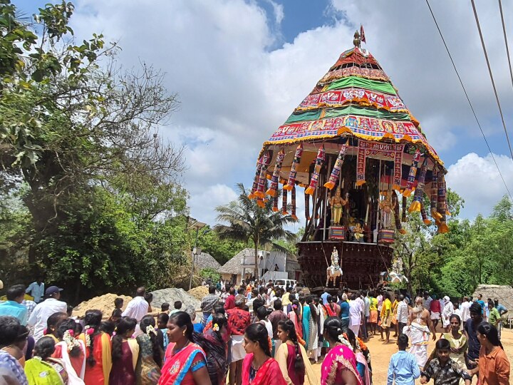 திருநகரி ஸ்ரீ கல்யாண ரெங்கநாதர் கோயில் திருத்தேரோட்டம் -  திரளான பக்தர்கள் வடம்பிடிப்பு