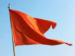 दिल्ली: भगवा झंडे को पैरों से कुचला, दिल्ली पुलिस ने अजीम के खिलाफ दर्ज की FIR