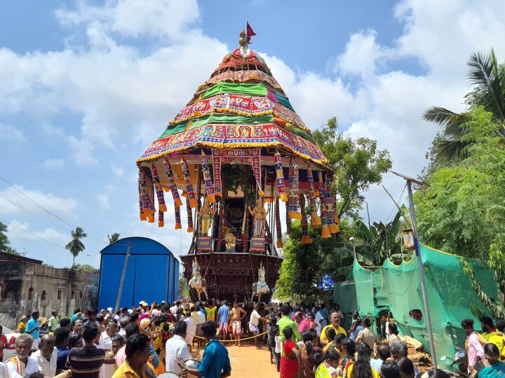 திருநகரி ஸ்ரீ கல்யாண ரெங்கநாதர் கோயில் திருத்தேரோட்டம் -  திரளான பக்தர்கள் வடம்பிடிப்பு