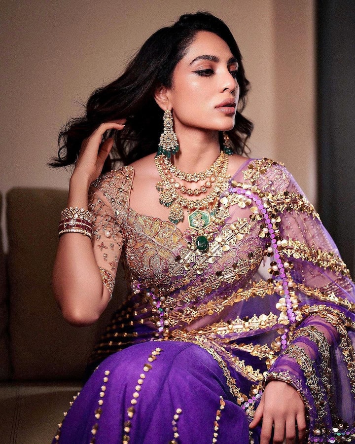 She completed her look wearing a light brown lipstick, kohl-laden eyes and beautifully contoured cheeks. Also, she left her hair open, in the form of soft waves. (Image Source: Instagram/Sobhita Dhulipala)