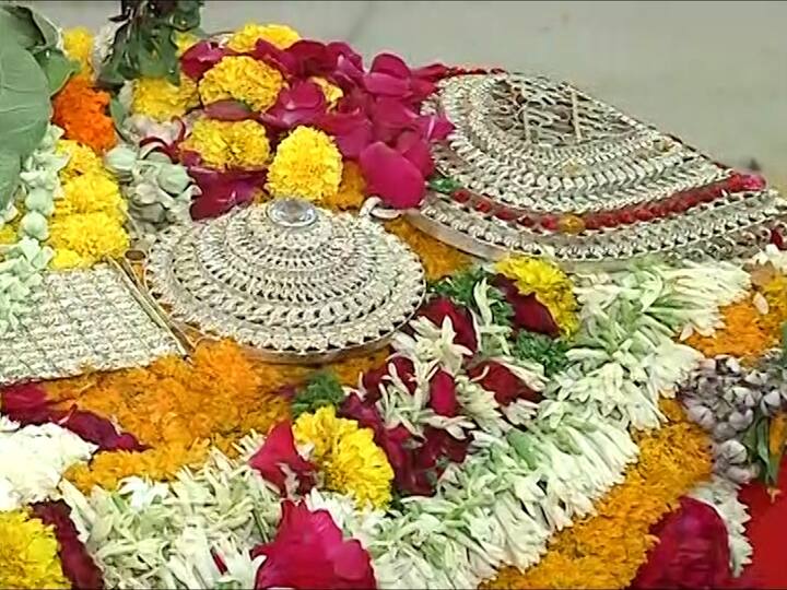 मात्र खुलताबाद येथील निद्रिस्त अवस्थेतील मूर्तीबाबत एक प्राचीन कथा प्रचलित आहे.