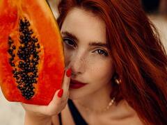 Papaya Peel Benefits: कहीं आप भी तो पपीता खाकर इसके छिलके नहीं फेंक रहे...चेहरे पर 10 मिनट लगाने से आपको होंगे इतने फायदे
