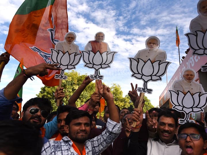 Explained: एमपी, राजस्थान और गुजरात… 3 राज्यों के सहारे 43 साल में कैसे पूरे देश में फैल गई बीजेपी? Jansangh had to turn into bjp Atal Bihari Vajpayee and Lal Krishna Advani Ram Mandir Andolan 6 April history ABPP Explained: एमपी, राजस्थान और गुजरात… 3 राज्यों के सहारे 43 साल में कैसे पूरे देश में फैल गई बीजेपी?