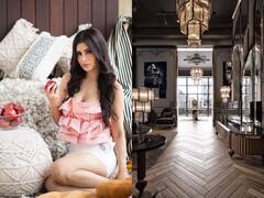 Mouni Roy House: किसी आलीशान महल से कम नहीं है मौनी रॉय का मुंबई वाला घर, देखें अंदर की खास तस्वीरें