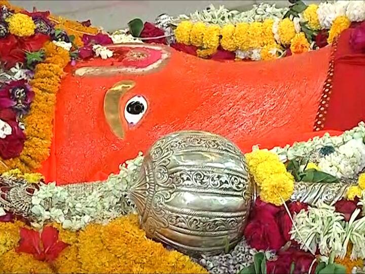 जेव्हा भद्रसेन राजाची रामधून संपली तेव्हा हनुमानजी अतिशय भावविभोर स्थितीत निद्रावस्थेत असल्याचे दिसले. त्यावेळी हनुमंतानी राजास वर मागण्यास सांगितले.