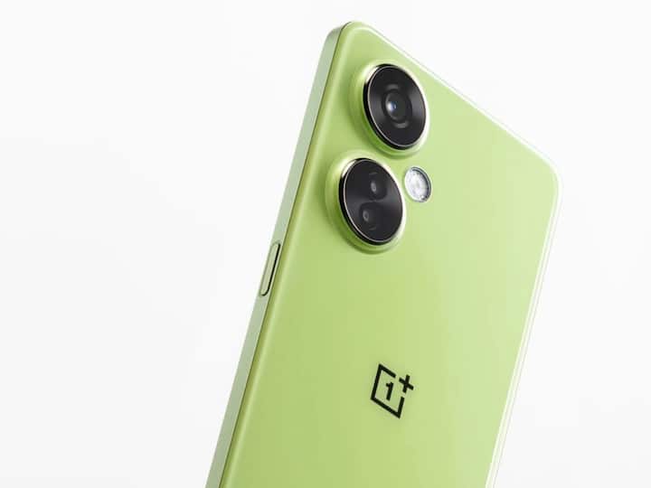 Additional features: Side-mounted fingerprint scanner, 3.5mm headphone jack, USB Type-C charging, supports 5G