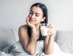 Milk At Night: ਰਾਤ ਨੂੰ ਦੁੱਧ ਪੀਣ ਦੀ ਆਦਤ ਹੈ ਤਾਂ ਇਹ ਗੱਲ ਪਤਾ ਹੋਣੀ ਬਹੁਤ ਜ਼ਰੂਰੀ ਹੈ...ਫਾਇਦੇ ਤੋਂ ਜ਼ਿਆਦਾ ਕਰ ਸਕਦਾ ਹੈ ਨੁਕਸਾਨ