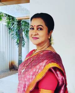 Radhika Sarathkumar : கிழக்கு வாசலில் ரீ என்டரி கொடுக்கும் கிழக்கே போகும் ரயில் நடிகை ராதிகா சரத்குமார்!